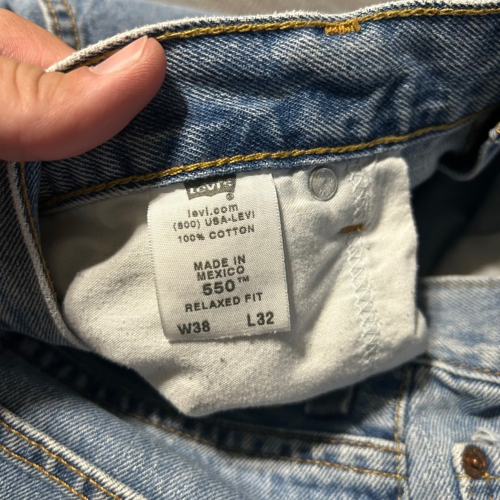 Levi's 550 Relaxed Fit Jeans Mens 38x32 Light Wash Blue Tapered Leg Denim - Picture 5 of 10
